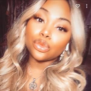 Meet your Posher, Iesha